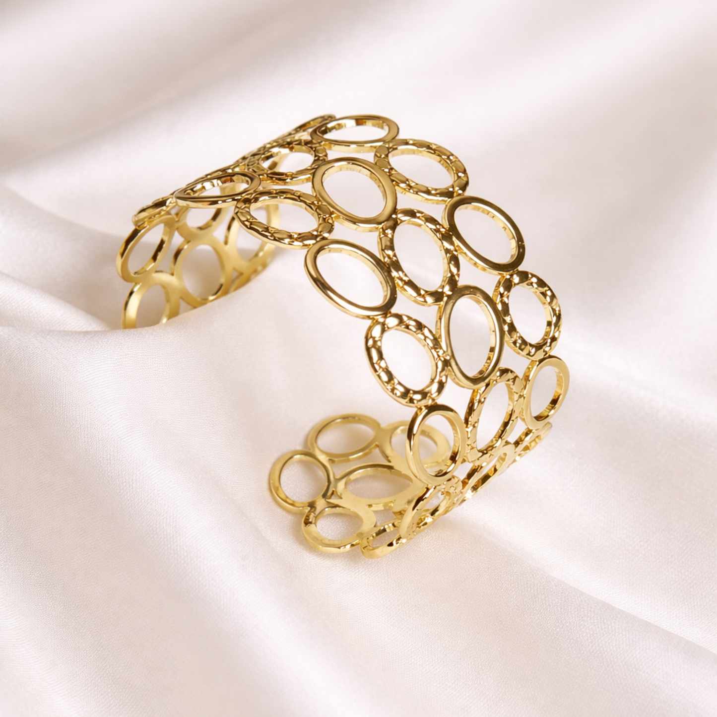 pulsera brazalete aris dorado acero inoxidable joyería premium elegante mujer Ecuador GLOWCHIC