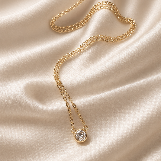 collar cadena destello dorado acero inoxidable joyería premium minimalista mujer Ecuador GLOWCHIC
