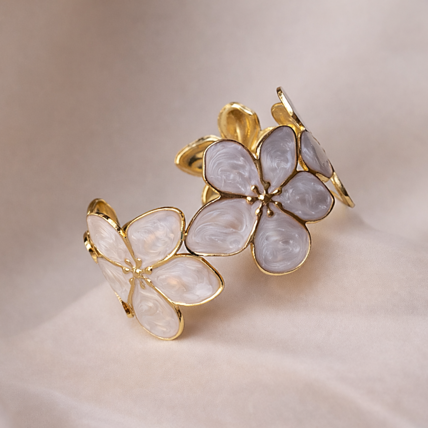 pulsera brazalete alba dorado acero inoxidable joyería premium elegante mujer Ecuador GLOWCHIC
