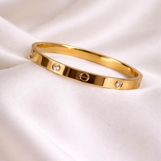 pulsera brazalete aurea dorado acero inoxidable joyería premium minimalista mujer Ecuador GLOWCHIC